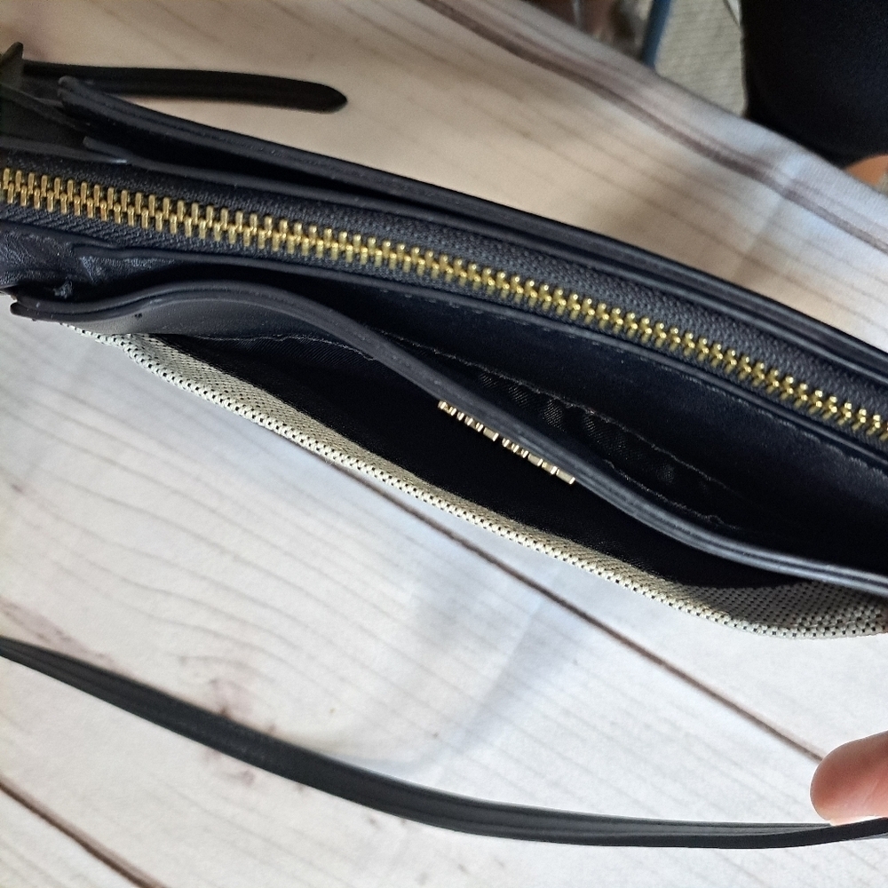 2 FOR 20 SALE Nine West Crossbody Purse Has Beauty Mark On The Back - Picture 8 of 15